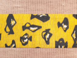 銘仙 黄色地に瓶文 名古屋帯の前の柄