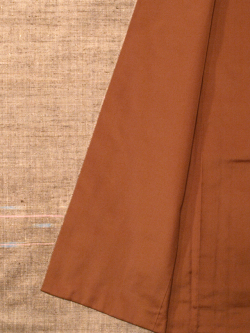 紬 真綿手紡ぎ糸 桑染地横絣文様袷の八掛け部分アップ