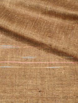 紬 真綿手紡ぎ糸 桑染地横絣文様袷の生地アップ