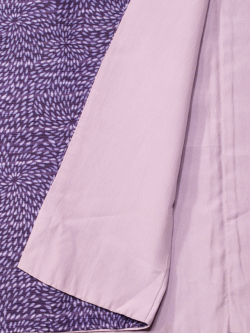 紬 横縞に菊文 江戸紫地袷の八掛け部分アップ